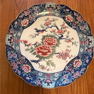 Tosho Fine China Japan Floral Porcelain Plate with Blue and Pink Design